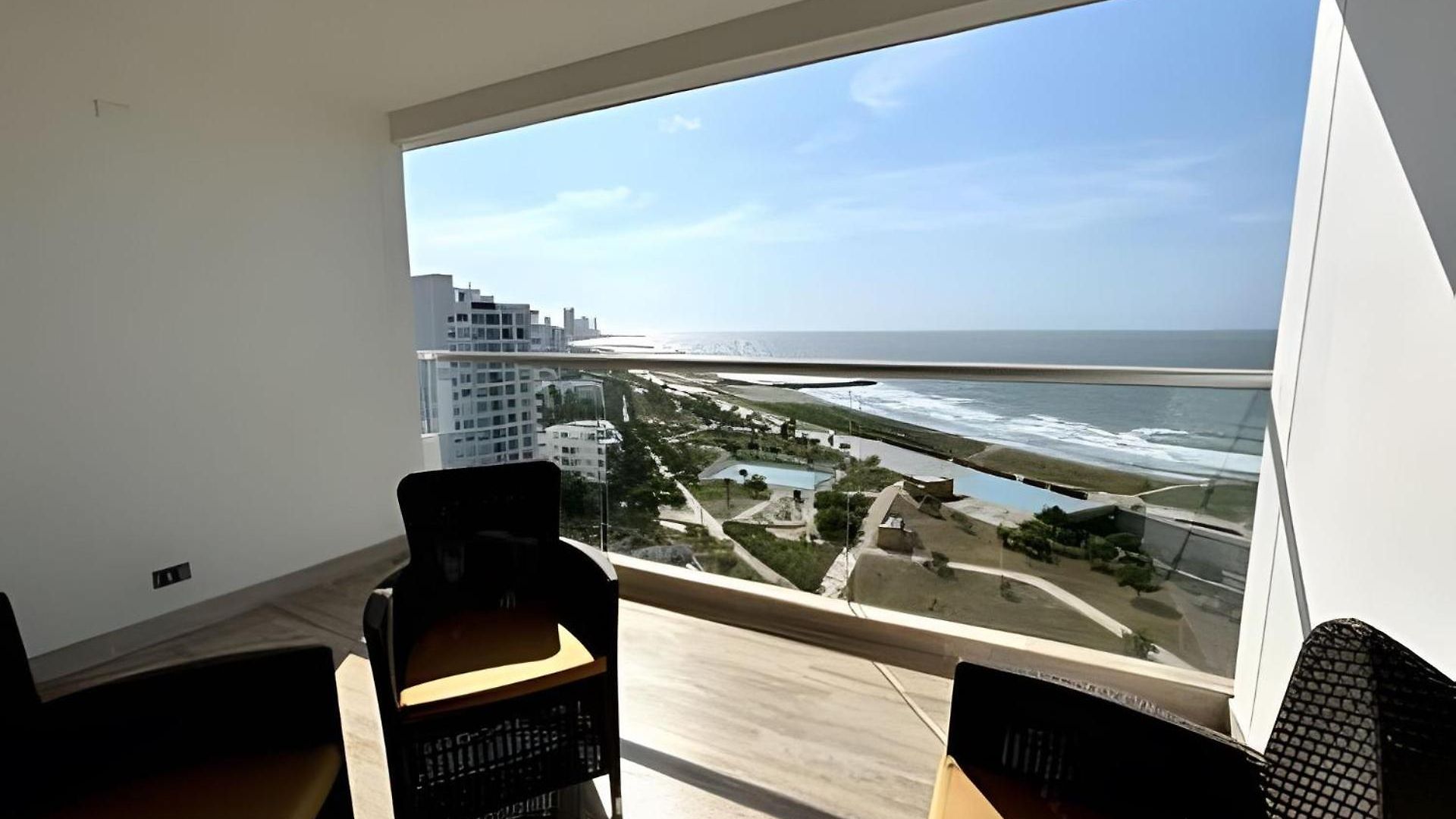 Frente Al Mar En 1404