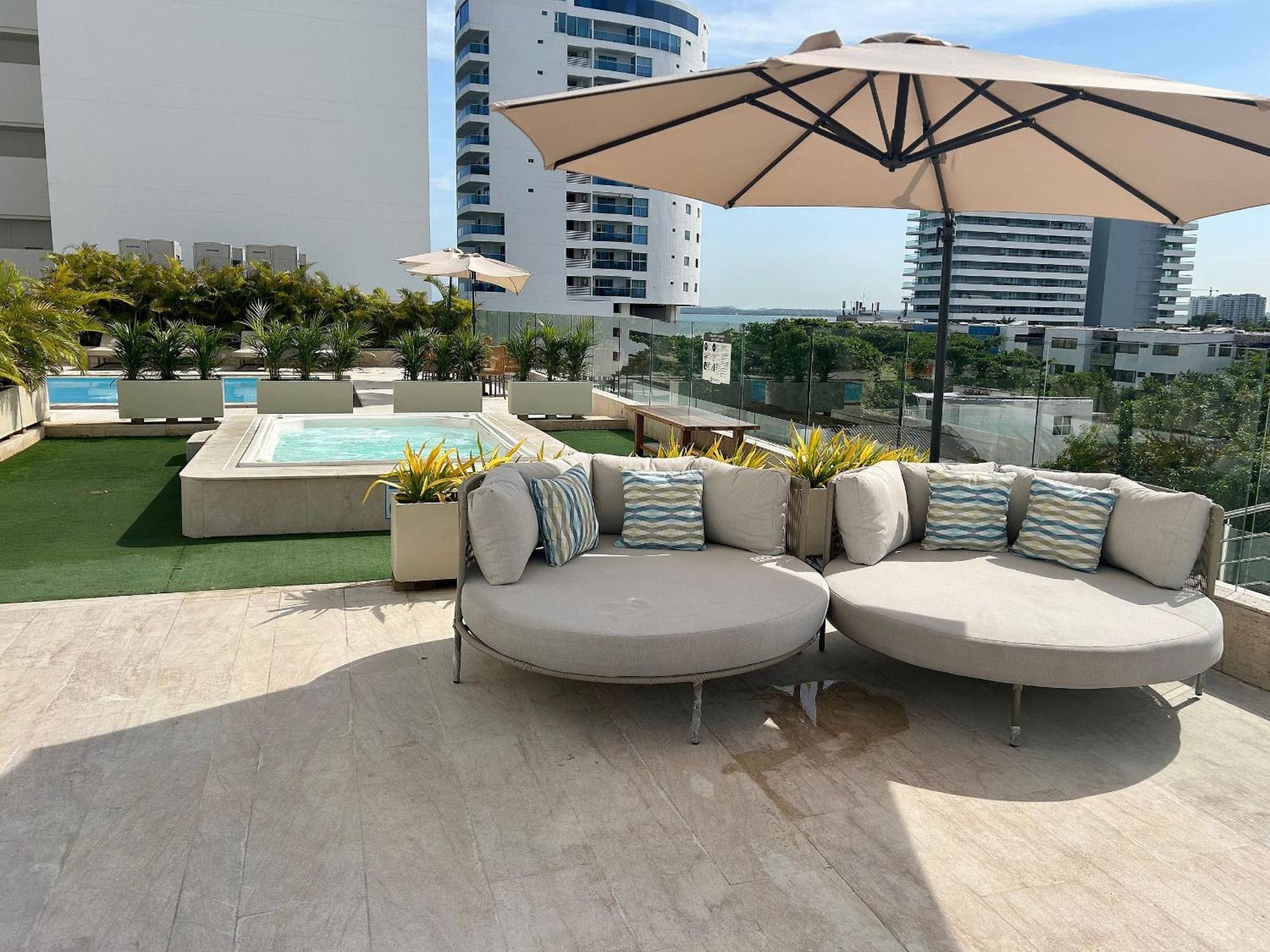 Frente Al Mar En 1404 *